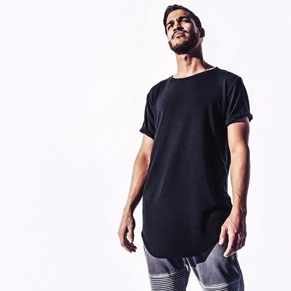 ⛔️SOLD⛔️ Men Black Curved Hem T-Shirt - Picture 4 of 4